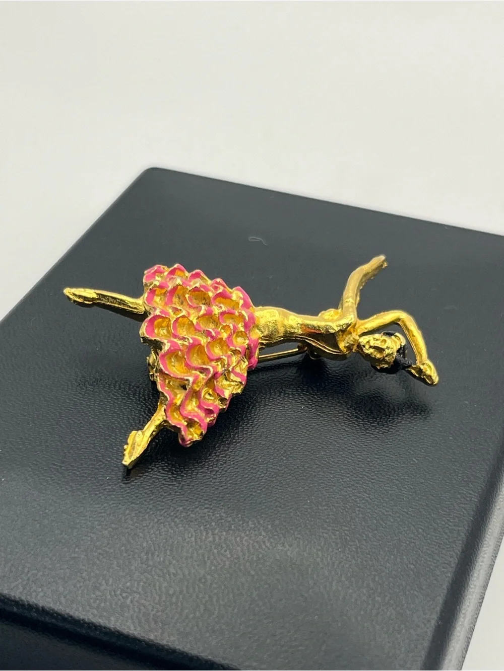 Ballerina dancer gold tone pink enamel vintage brooch pin